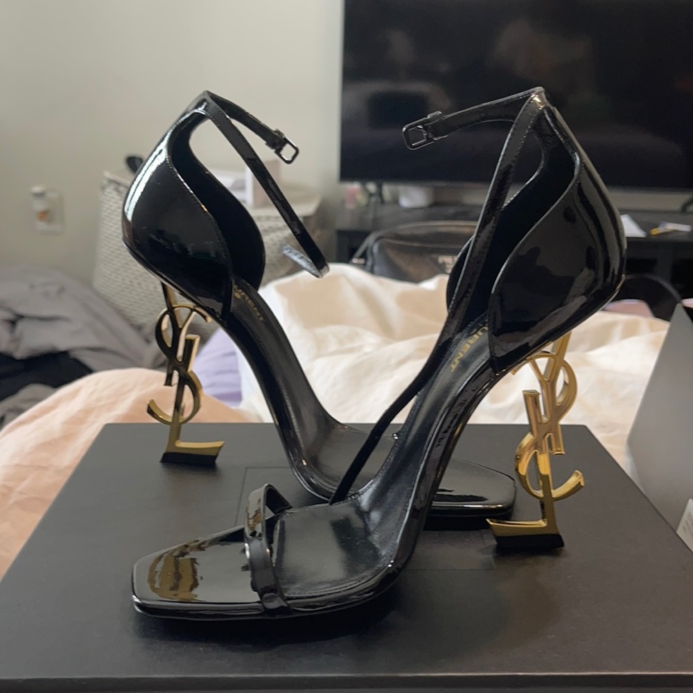 Brand new YSL heels size 39